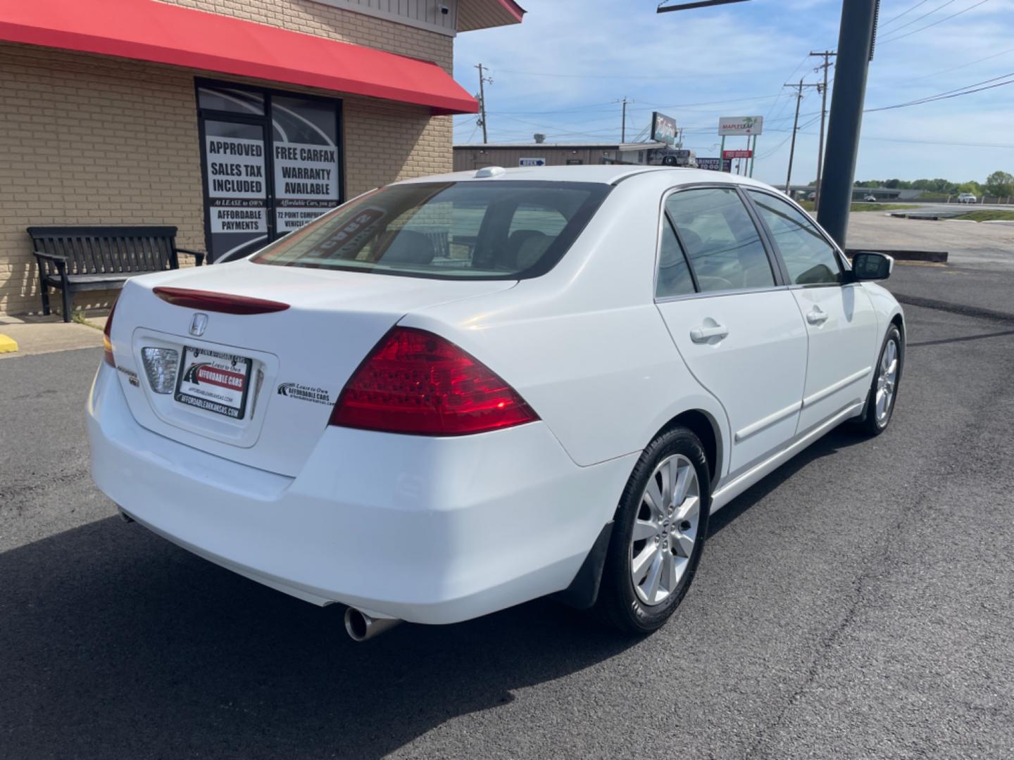 2007 White Honda Accord (1HGCM66867A) with an V6, VTEC, 3.0 Liter engine, Automatic transmission, located at 8008 Warden Rd, Sherwood, AR, 72120, (501) 801-6100, 34.830078, -92.186684 - Photo#7